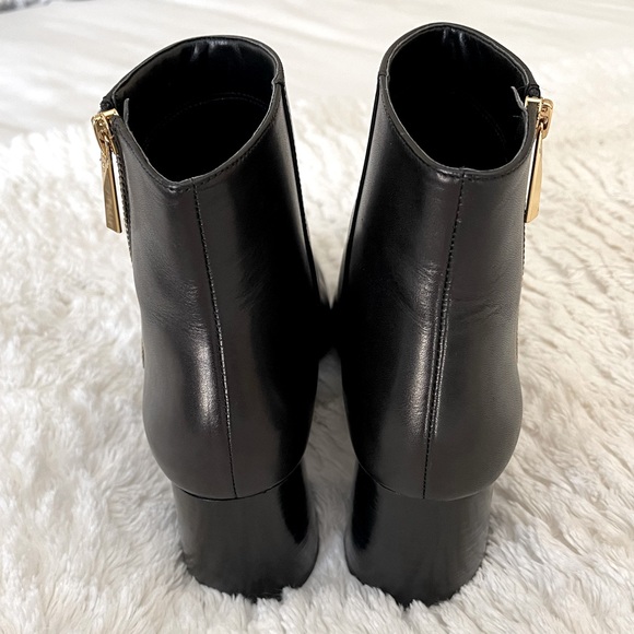 NEW! Michael Kors Black Leather Alane Flex Bootie (size 7) - Picture 9 of 9
